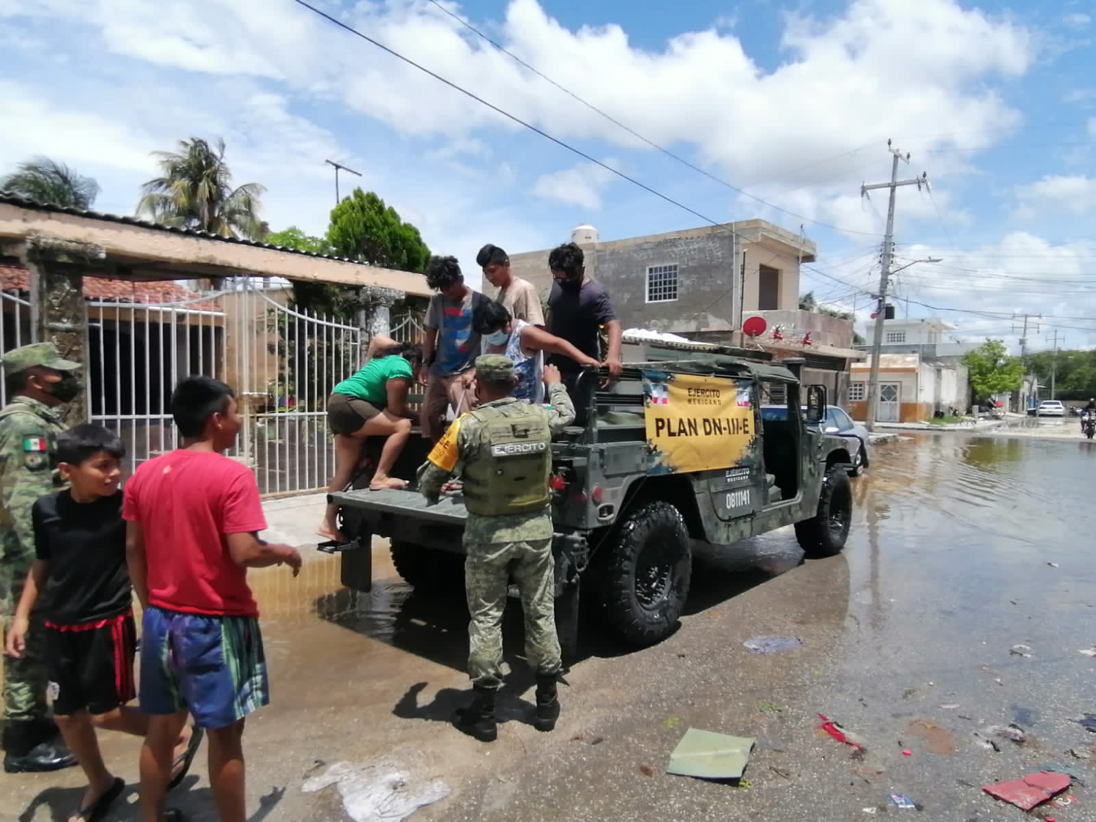Sedena aplica plan se auxilio por inundaciones en Progreso